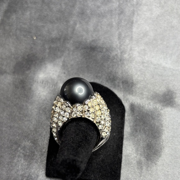 Kenneth Jay Lane Black and Silver Statement Ring - Picture 4 of 8